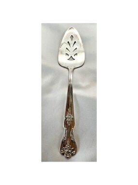 Rogers Bros Inspiration Magnolia 1951 Pierced Pie Server 9.5" Silverplate